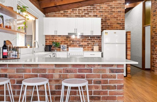 Whittingham House | Hunter Valley Country Vineyards 2 Homes Pets Heated PoolGames Room