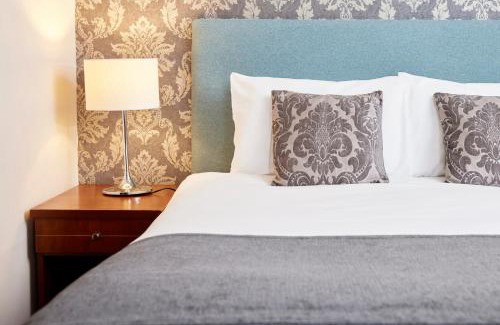 Kingscote Hotel | Hunters Hall Inn by Greene King Inns