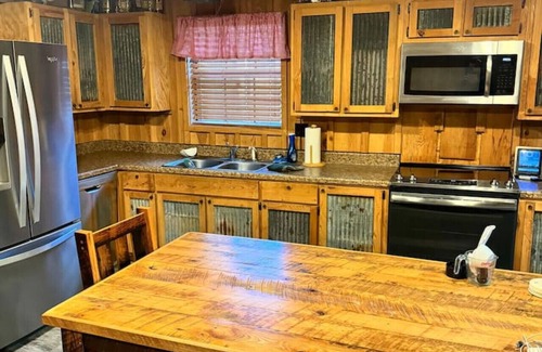 Beech Grove House | Hunting Lodge on The Black River