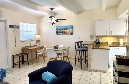 Fort Pierce Condo | Hutchinson Island Dog Friendly Cozy Condo. Directly across from the BEACH!