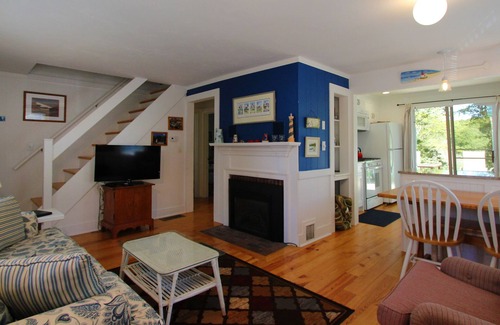 Hyannis Port House | Hyannis Port Cottage with Access to 3 Beautiful Ocean Beaches!