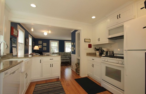 Hyannis Port House | Hyannis Port Cottage with Access to 3 Beautiful Ocean Beaches!