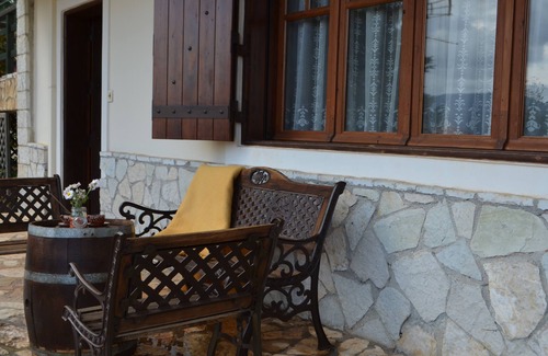 Mesaia Trikala House | Hyas Residence 2 - Garden View