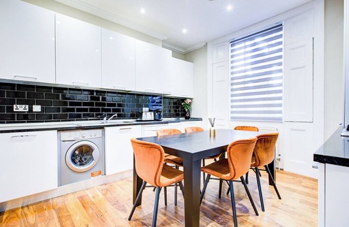 Latchmere Apartment | Hybrid Resi - Battersea |3 Bed Apartment