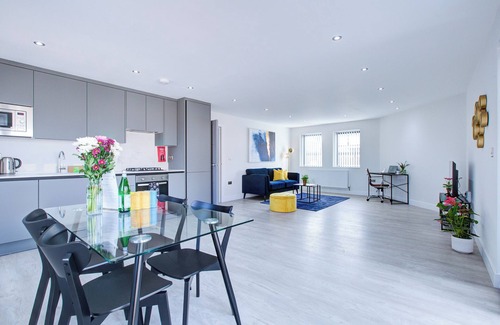 Uxbridge North Apartment | Hybrid Resi - Uxbridge | 2 Bed Apartment