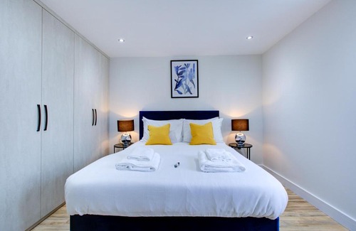 Uxbridge North Apartment | Hybrid Resi - Uxbridge with onsite car parking, near London Heathrow Airport