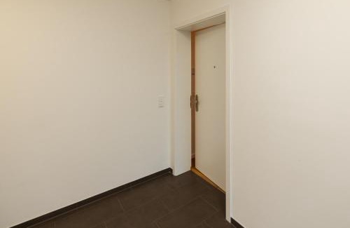 Winsen Apartment | Hygge Homes, three bedrooms with parking, near river