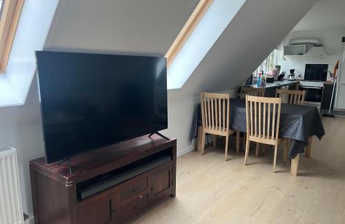 Aalborg Municipality Apartment | Hyggelig 1. sals lejlighed
