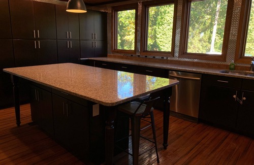 East Ridge House | I-75/I-24 Family + Friends Chattanooga home w/views of Lookout/Signal Mountains