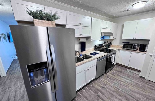 Pooler Apartment | I-95 and Tanger Outlets. Pets are allowed