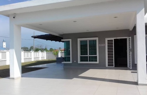 Port Dickson House | I GREAT OFFICE OR FAMILY RETREAT FOR 15 PEOPLE