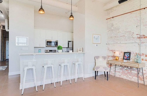 Newport News Apartment | ❤️Ice Ice Baby❤️Downtown Newport News!