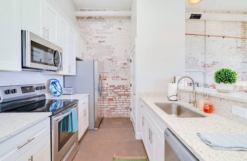 Newport News Apartment | ❤️Ice Ice Baby❤️Downtown Newport News!