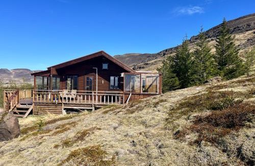 Hvalfjarðarsveit House | Icelandic Lake House