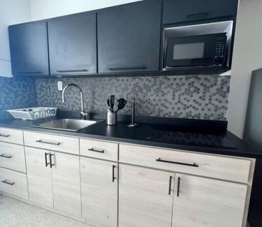 Miramar Apartment | Iconic 4 bedroom in best artsy street in 8 guest