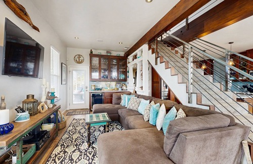 Cleone House | Iconic, Remodel 19th Century Home + Studio/Hot Tub/Custom Kitchen/Steps to Beach