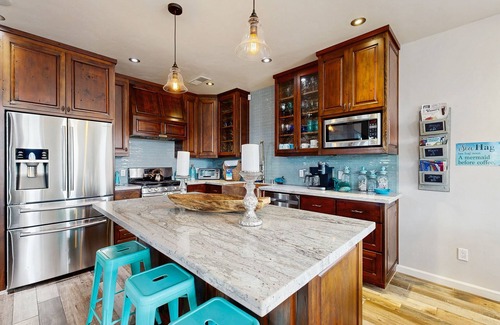 Cleone House | Iconic, Remodel 19th Century Home + Studio/Hot Tub/Custom Kitchen/Steps to Beach