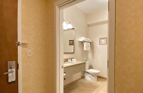 Augusta House | Ideal Choice for Business & Leisure Travels!