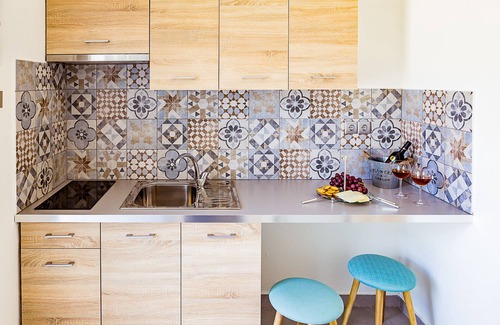 Koropi Apartment | Ideal for Family and Group Holidays!MARTINICA SEASIDE RESORT!
