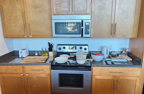 Arcadia Apartment | Ideal for long stays w/2 king beds, gym & pool