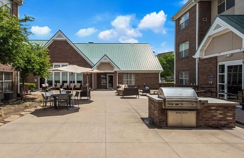 Richardson Hotel | Ideal Location! Onsite Pool, Free Breakfast, Free Parking, Kitchen