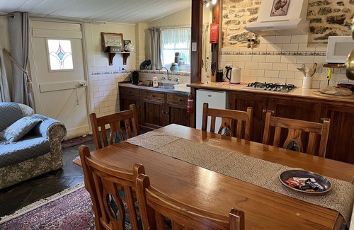 Strathalbyn Cottage | Ideal location to explore historic Strathalbyn, Wineries, good food and scenery