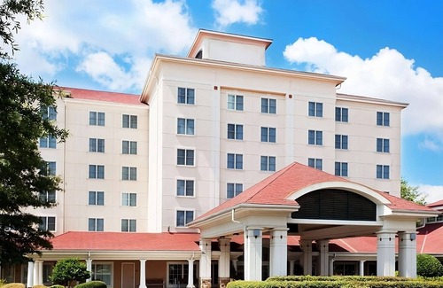 College Park Hotel | Ideal Mix of Comfort and Value! 3 Comfortable Units, Pet-Friendly, w/Pool