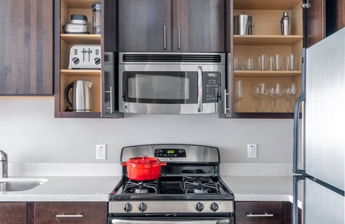 Mountain View Apartment | Ideal Mountain View 1BR w/Pool, Gym, Spa, near Apple, by Blueground