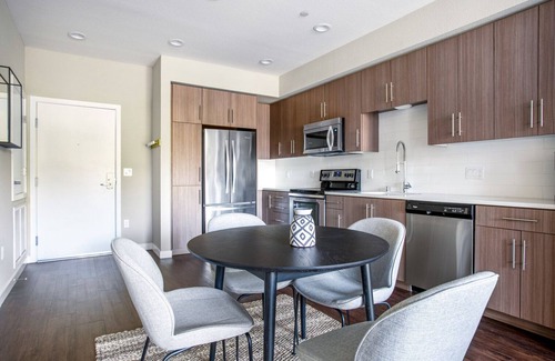 Mountain View Apartment | Ideal Mountain View 2BR w/Gym, Pool, Garden, near Dining, by Blueground