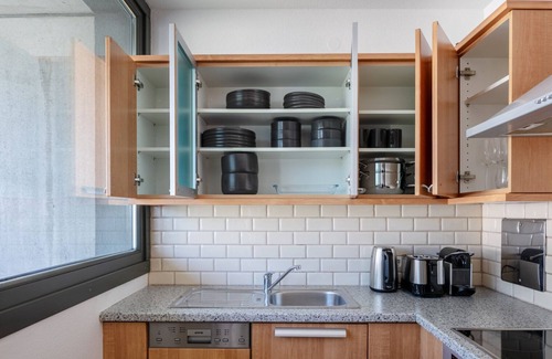 Hundsturm Apartment | Ideal Naschmarkt 1BR w/Elevator, Balcony, near U4, dining, by Blueground