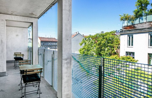 Hundsturm Apartment | Ideal Naschmarkt 1BR w/Elevator, Balcony, near U4, dining, by Blueground