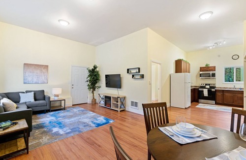 Kenmore House | Ideal Northwest Getaway | Near Lake Washington and Seattle