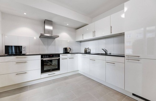 Oerlikon Apartment | Ideal Oerlikon 3.5 Room w/Storage, 1min to Train Station, by Blueground