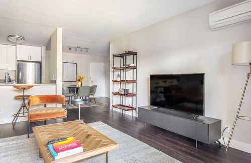 Sunnyvale Apartment | Ideal Sunnyvale 2BR w/Gym, Pool, Courts, near Tech HQs, by Blueground