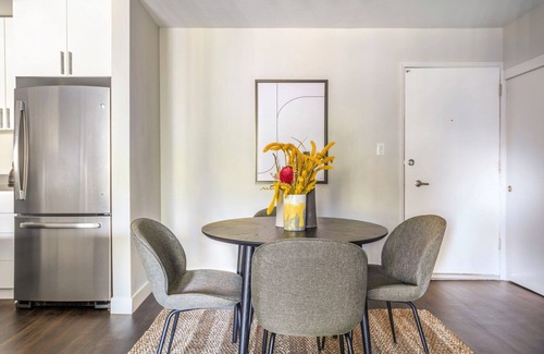 Sunnyvale Apartment | Ideal Sunnyvale 2BR w/Gym, Pool, Courts, near Tech HQs, by Blueground