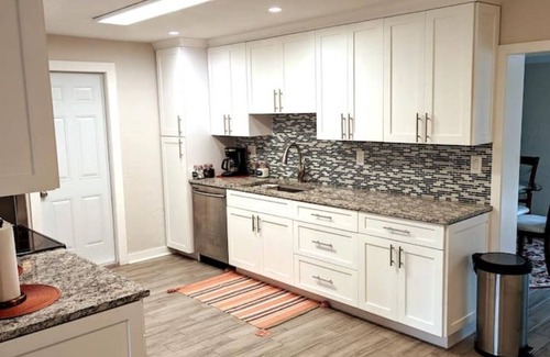 Palm Beach Gardens House | Ideally located, crisp and clean pet, family and scuba friendly home!