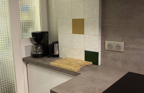 Roses Town Center Apartment | Ideally located 3-bedroom apartment with air conditioning and parking.