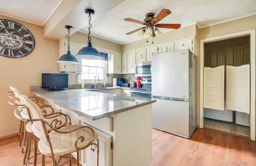 Peoria House | Ideally Located Peoria Townhome: Pets Allowed