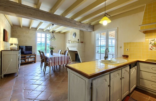 Montagne Cottage | Ideally located St Emilion Beautiful stone house in Bachus gite