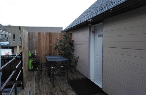 Hull Apartment | Ideally located studio & private rooms