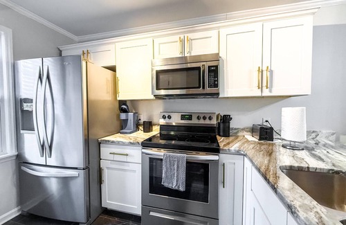 Walnut Creek House | Ideally Situated 2BR 2ensuite Townhome in Raleigh