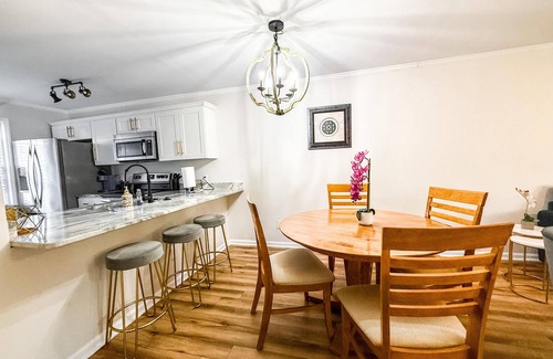 Walnut Creek House | Ideally Situated 2BR 2ensuite Townhome in Raleigh