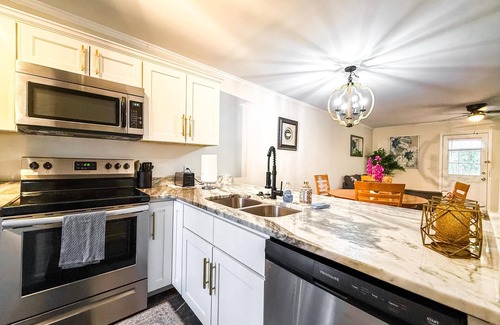 Walnut Creek House | Ideally Situated 2BR 2ensuite Townhome in Raleigh