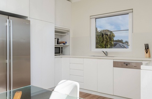 Dee Why House | Idyllic 4-Bed Home With Alfresco Area Near Beach