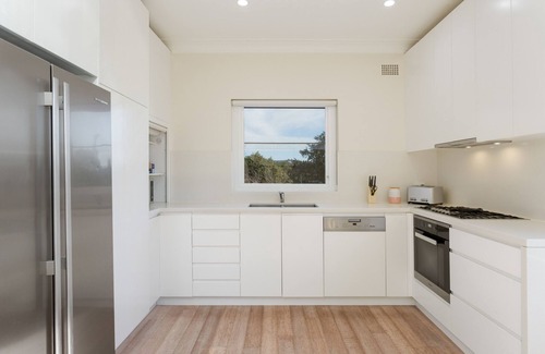 Dee Why House | Idyllic 4-Bed Home With Alfresco Area Near Beach