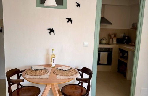 Capmany Apartment | Idyllic apartment surrounded by vineyards with private terrace