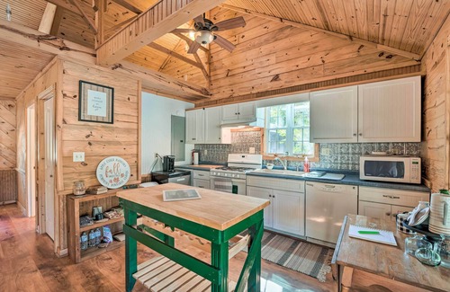 Fruitvale Cabin | Idyllic Cabin w/Fire Pit, Kayak On-Site!