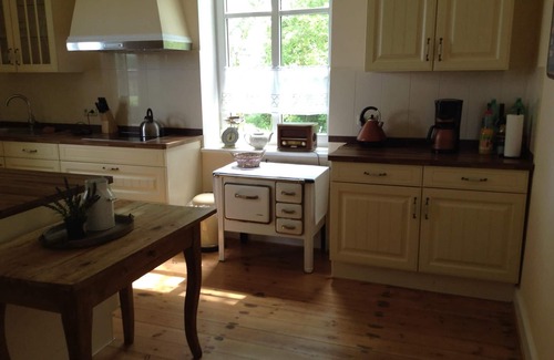 Ahrensbok Apartment | Idyllic country house, quiet location, family friendly, near the Baltic Sea.