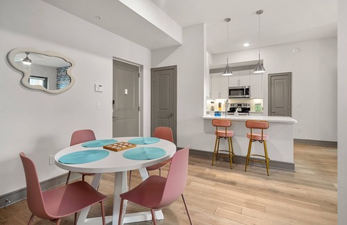 Naples Apartment | Idyllic Escape: 2BR/2BA w./Pool, Gym, and Theater