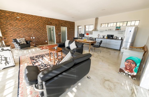 Paarl House | Idyllic holiday home in front of a majestic mountain backdrop